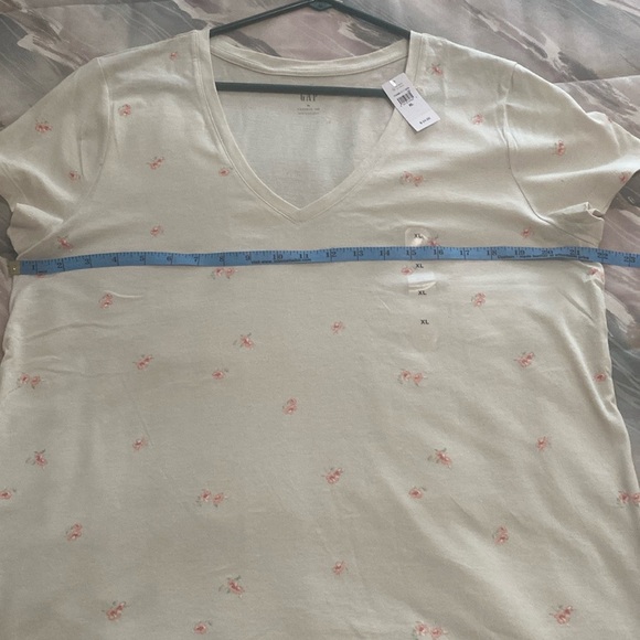 Gap XL Favorite tee beige w orangish flowers 60 cot 40 modal stretch ptp 22 NWT - Picture 7 of 9